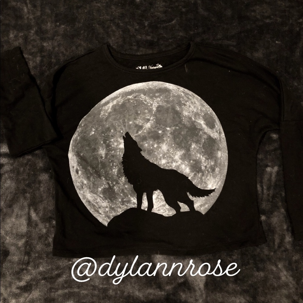Wolf Long Sleeve Crop Top